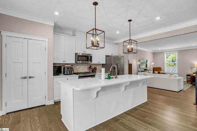 20 Rollins Avenue, Greenville, SC 29607