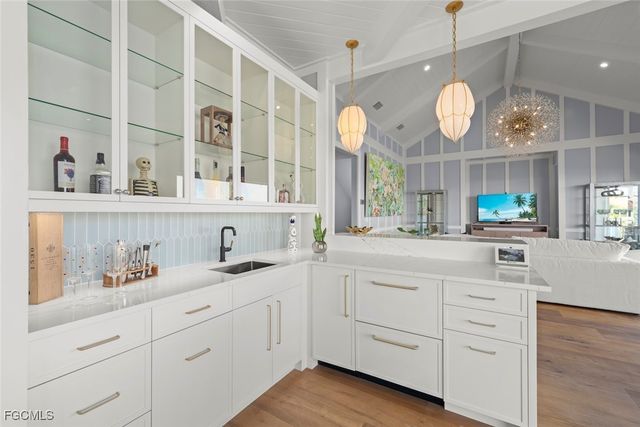 6401 Pine AVE, Sanibel, FL 33957