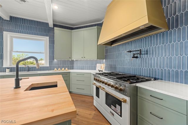 6401 Pine AVE, Sanibel, FL 33957