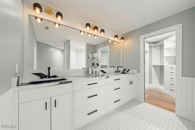 6401 Pine AVE, Sanibel, FL 33957