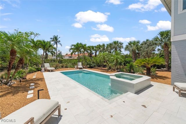 6401 Pine AVE, Sanibel, FL 33957