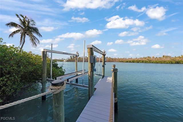 6401 Pine AVE, Sanibel, FL 33957