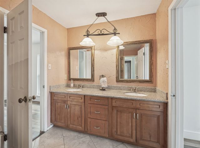 3419 Lakeridge Drive, Grapevine, TX 76051