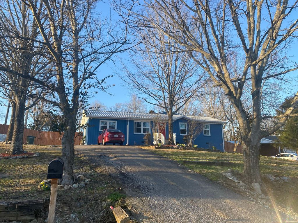 103 Hilltop Dr, Hendersonville, TN 37075