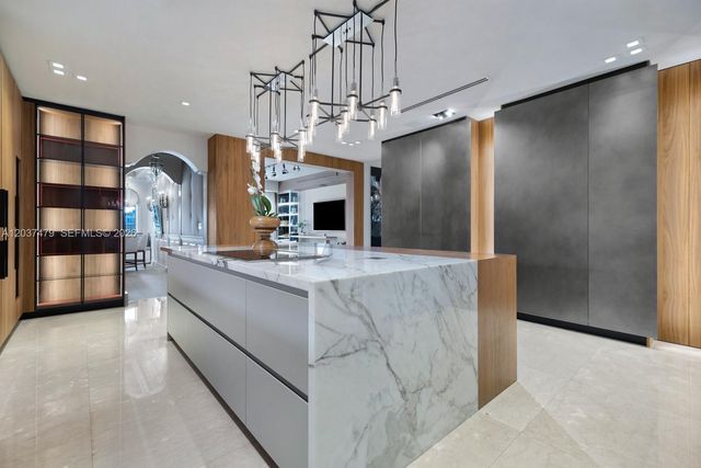 176 S Hibiscus Drive, Miami Beach, FL 33139