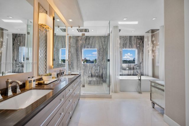 176 S Hibiscus Drive, Miami Beach, FL 33139