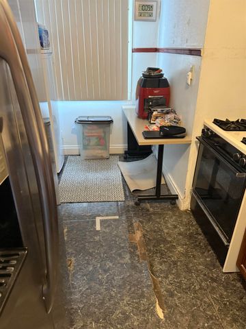 627 Downing Avenue, Waterloo, IA 50701