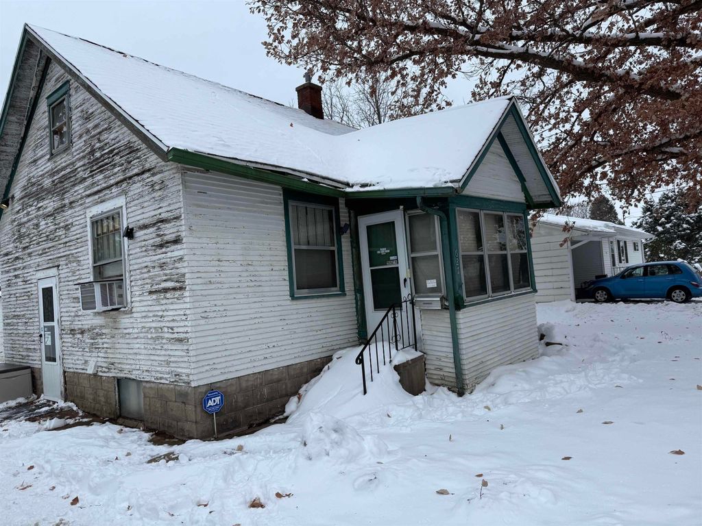 627 Downing Avenue, Waterloo, IA 50701