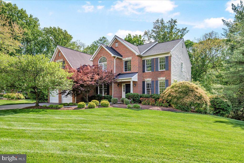 Image 1 of property listing at 4 DEER TRAIL CT, Gaithersburg, MD 20878