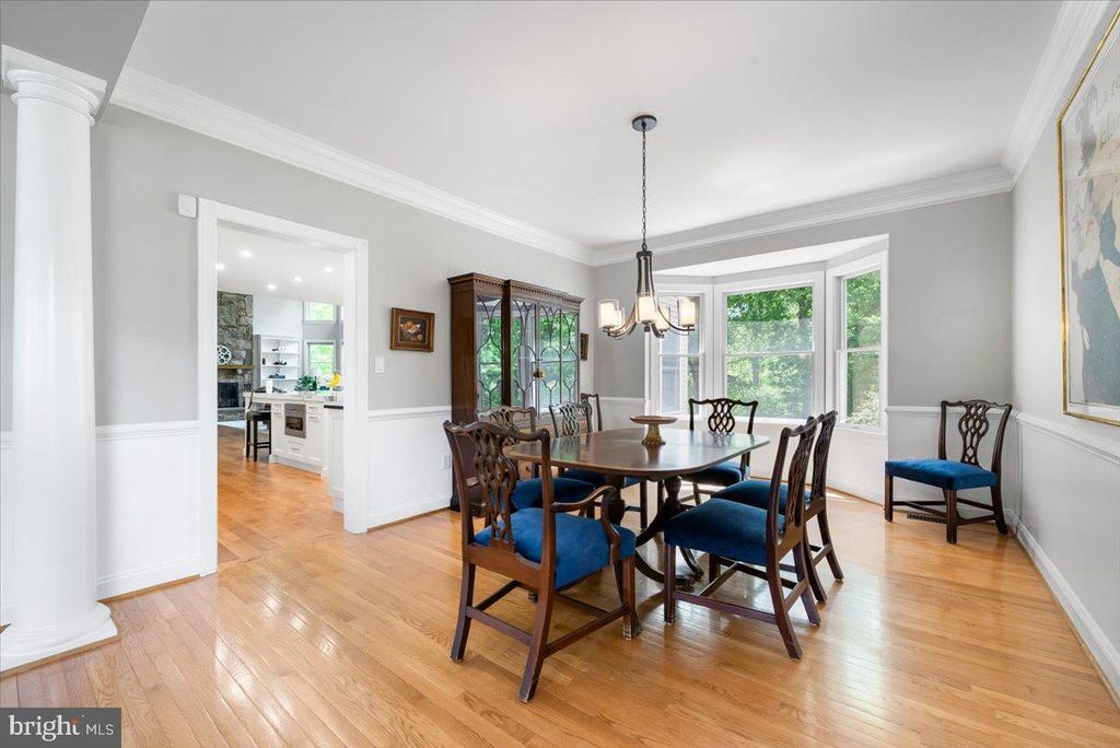 Image 10 of property listing at 4 DEER TRAIL CT, Gaithersburg, MD 20878