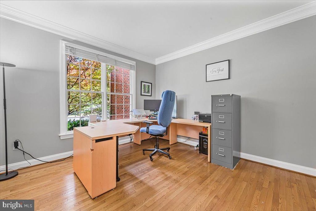 Image 11 of property listing at 4 DEER TRAIL CT, Gaithersburg, MD 20878