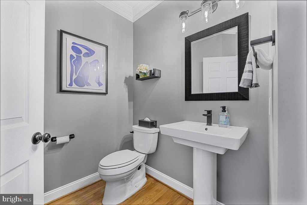 Image 12 of property listing at 4 DEER TRAIL CT, Gaithersburg, MD 20878
