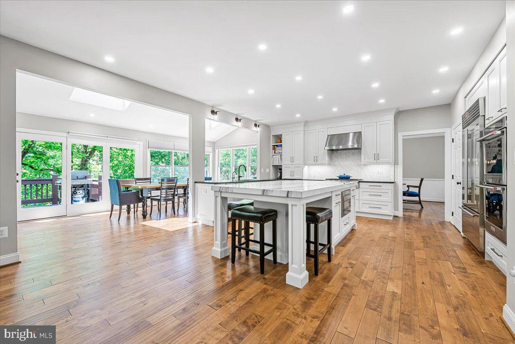 Image 13 of property listing at 4 DEER TRAIL CT, Gaithersburg, MD 20878