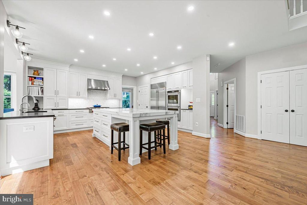 Image 14 of property listing at 4 DEER TRAIL CT, Gaithersburg, MD 20878