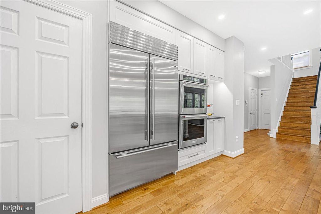 Image 16 of property listing at 4 DEER TRAIL CT, Gaithersburg, MD 20878