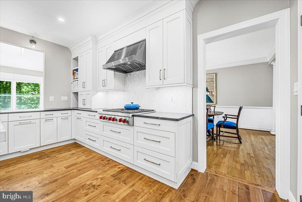 Image 17 of property listing at 4 DEER TRAIL CT, Gaithersburg, MD 20878
