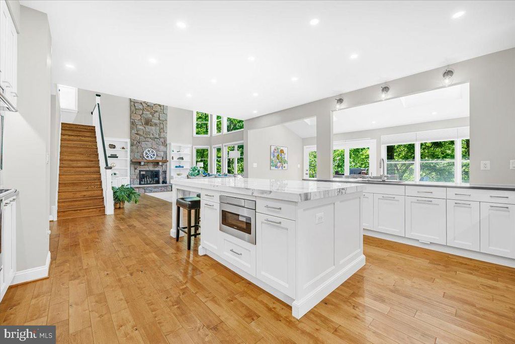 Image 18 of property listing at 4 DEER TRAIL CT, Gaithersburg, MD 20878