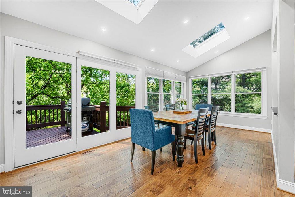 Image 19 of property listing at 4 DEER TRAIL CT, Gaithersburg, MD 20878