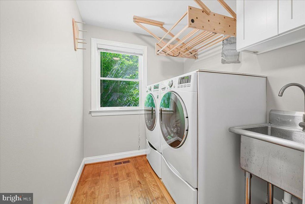 Image 24 of property listing at 4 DEER TRAIL CT, Gaithersburg, MD 20878