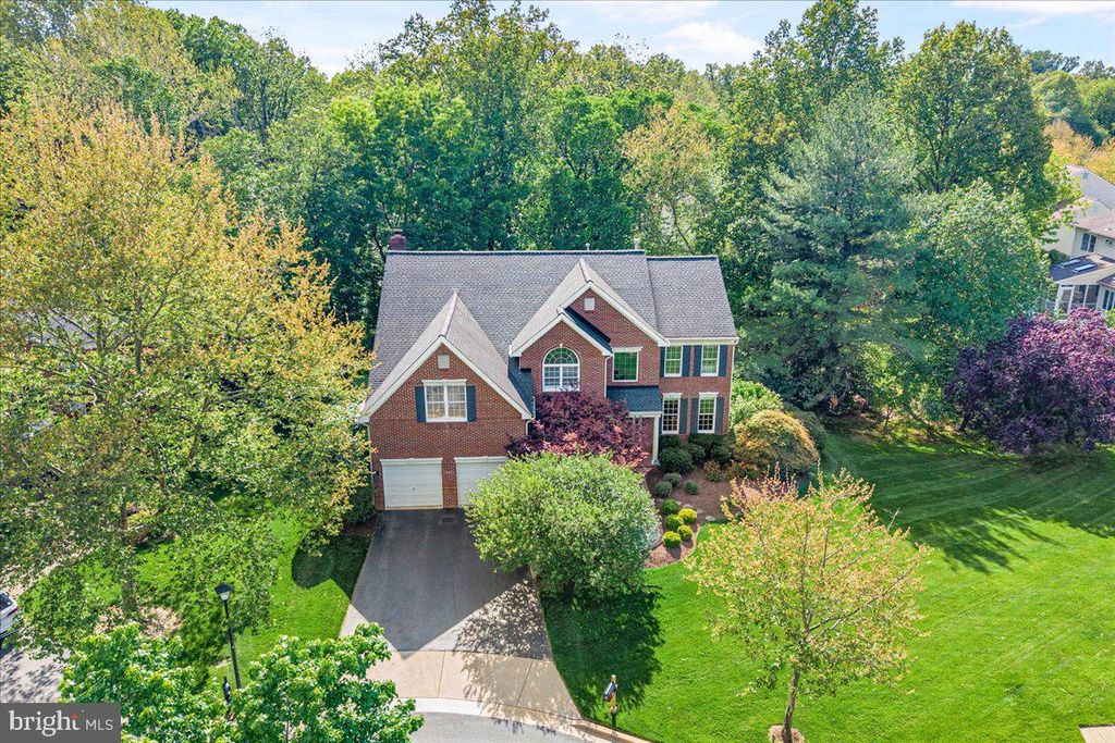 Image 3 of property listing at 4 DEER TRAIL CT, Gaithersburg, MD 20878