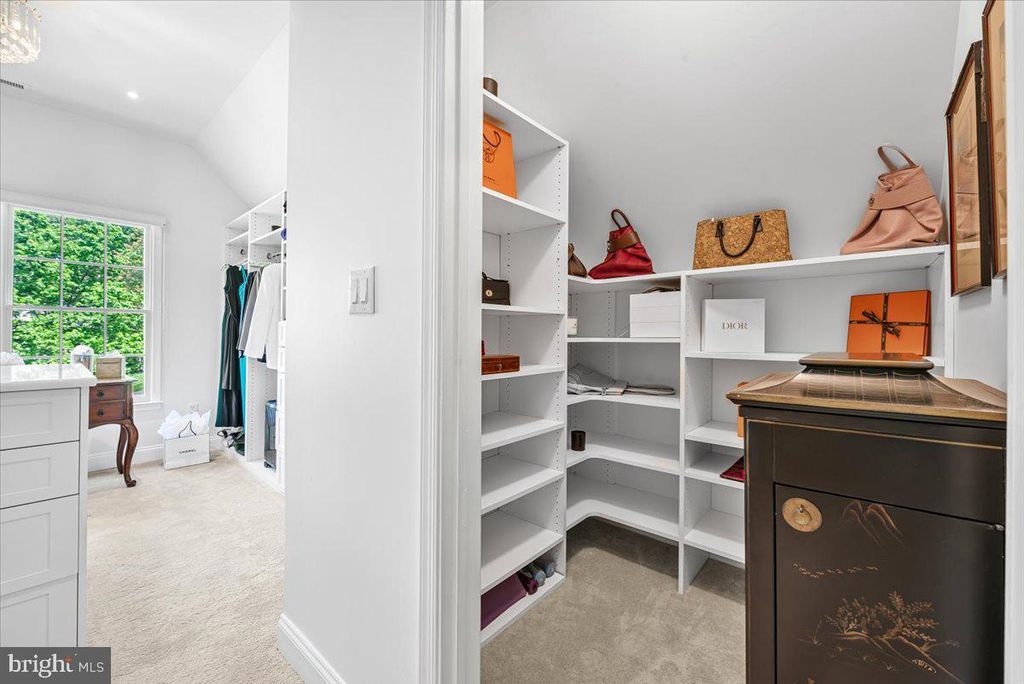 Image 34 of property listing at 4 DEER TRAIL CT, Gaithersburg, MD 20878