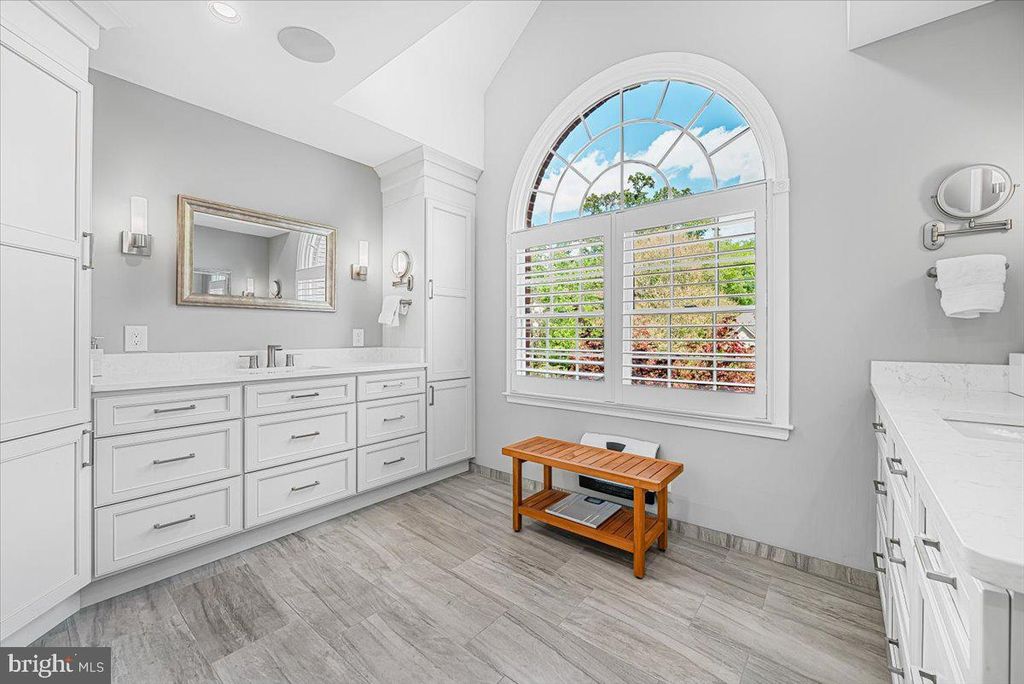 Image 36 of property listing at 4 DEER TRAIL CT, Gaithersburg, MD 20878