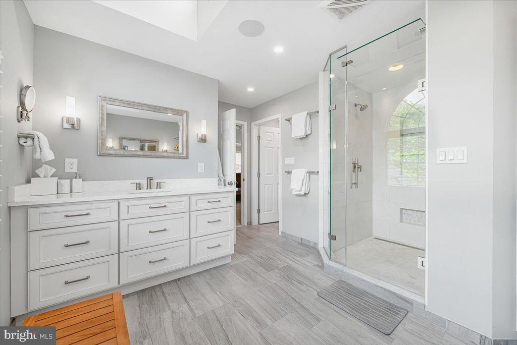 Image 37 of property listing at 4 DEER TRAIL CT, Gaithersburg, MD 20878