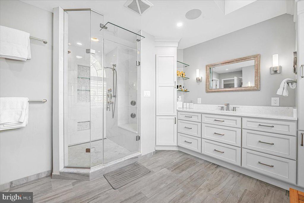 Image 38 of property listing at 4 DEER TRAIL CT, Gaithersburg, MD 20878