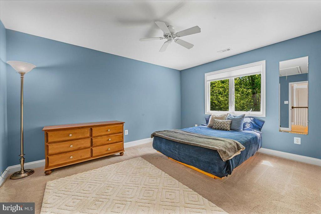 Image 42 of property listing at 4 DEER TRAIL CT, Gaithersburg, MD 20878