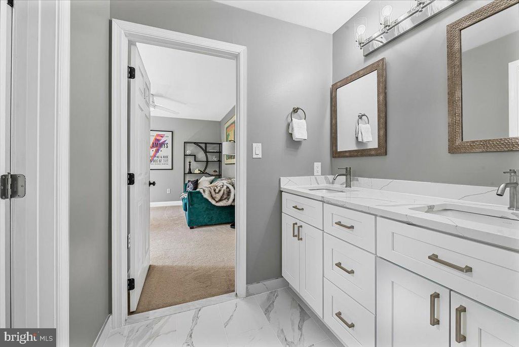 Image 43 of property listing at 4 DEER TRAIL CT, Gaithersburg, MD 20878