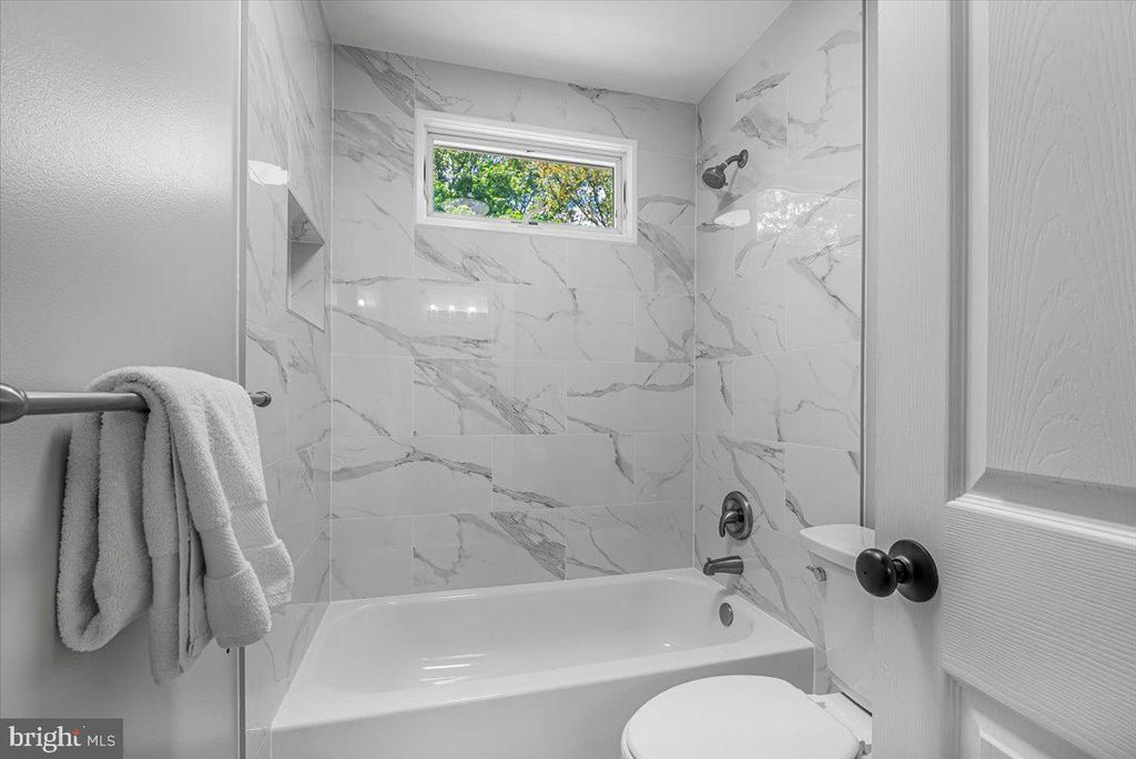 Image 44 of property listing at 4 DEER TRAIL CT, Gaithersburg, MD 20878