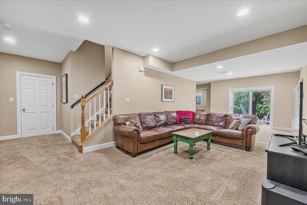 Image 49 of property listing at 4 DEER TRAIL CT, Gaithersburg, MD 20878