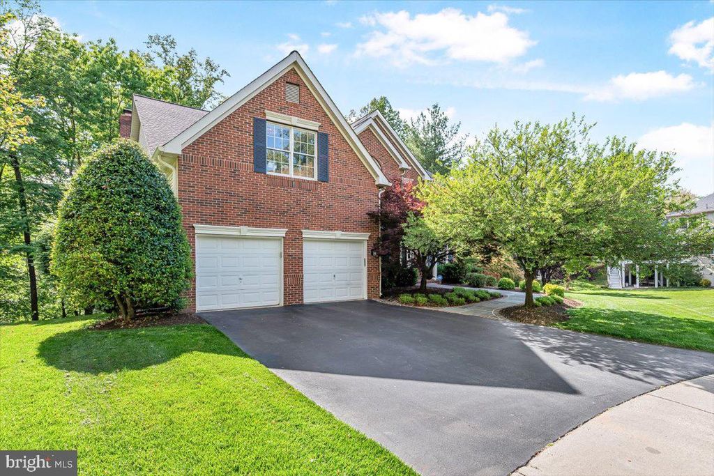Image 5 of property listing at 4 DEER TRAIL CT, Gaithersburg, MD 20878