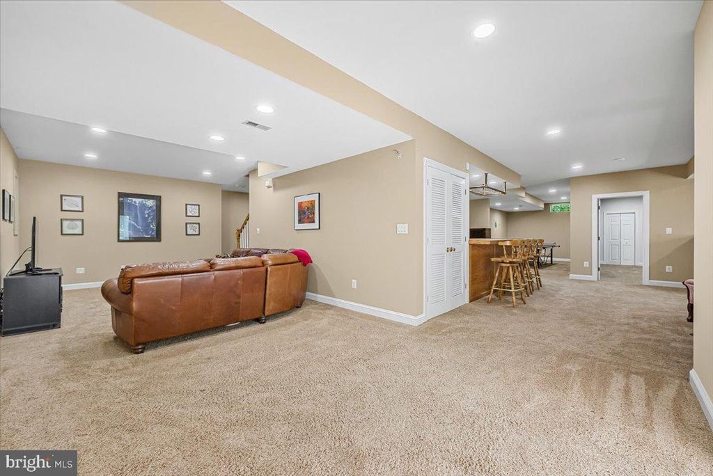 Image 50 of property listing at 4 DEER TRAIL CT, Gaithersburg, MD 20878