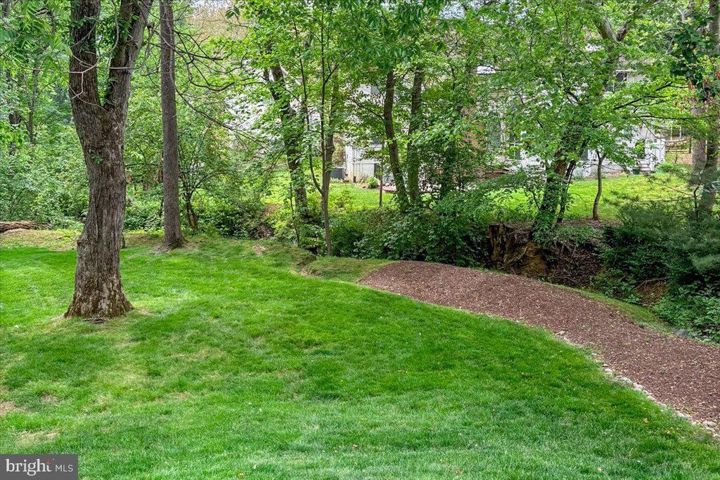 Image 60 of property listing at 4 DEER TRAIL CT, Gaithersburg, MD 20878