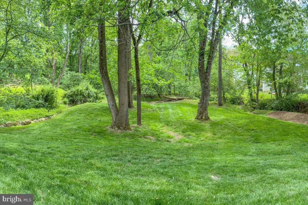 Image 61 of property listing at 4 DEER TRAIL CT, Gaithersburg, MD 20878