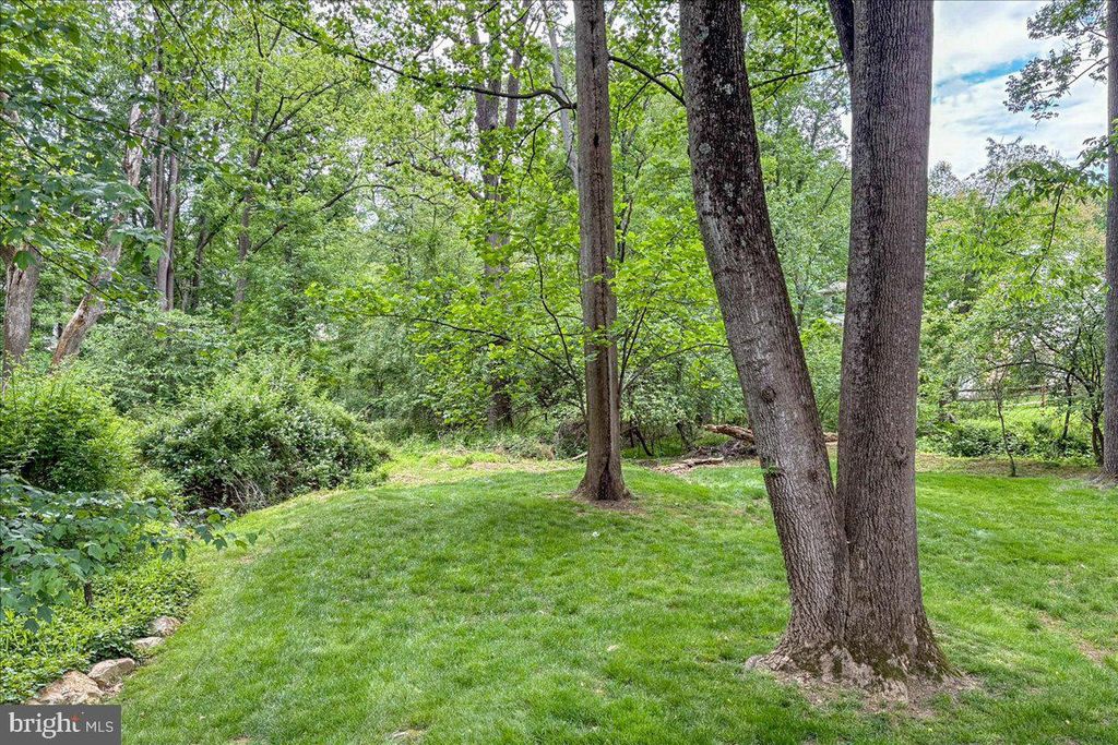 Image 63 of property listing at 4 DEER TRAIL CT, Gaithersburg, MD 20878