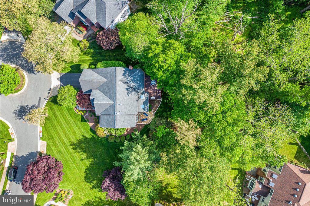 Image 65 of property listing at 4 DEER TRAIL CT, Gaithersburg, MD 20878