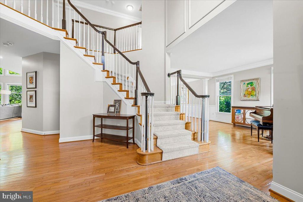 Image 7 of property listing at 4 DEER TRAIL CT, Gaithersburg, MD 20878