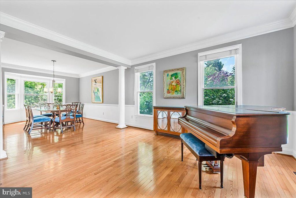 Image 8 of property listing at 4 DEER TRAIL CT, Gaithersburg, MD 20878