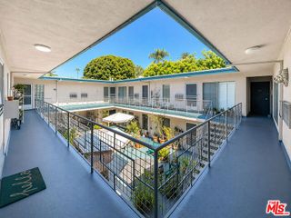 1152 N Poinsettia Place, Los Angeles, CA 90046