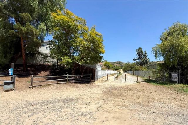 27 Chisholm Trail, Trabuco Canyon, CA 92679