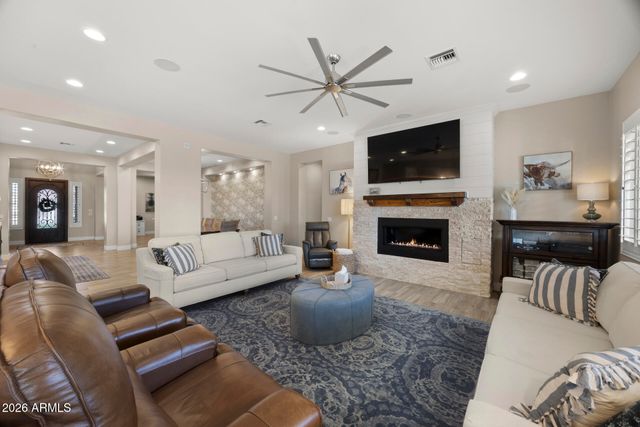 3020 S DIAMOND Drive, Chandler, AZ 85286