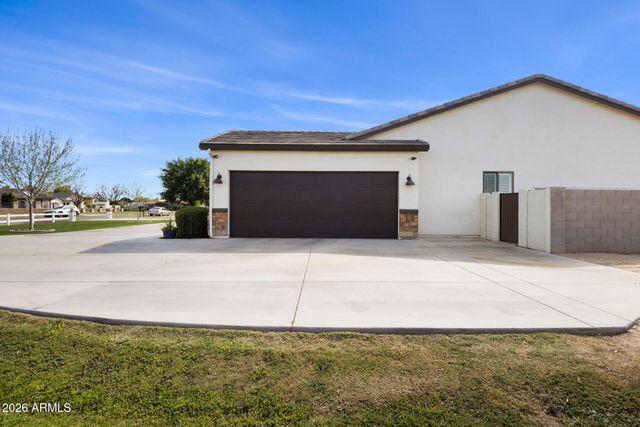 3020 S DIAMOND Drive, Chandler, AZ 85286