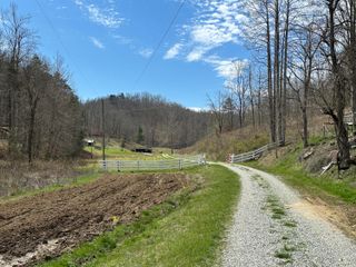 1327 Fraley Branch Road, Grayson, KY 41143