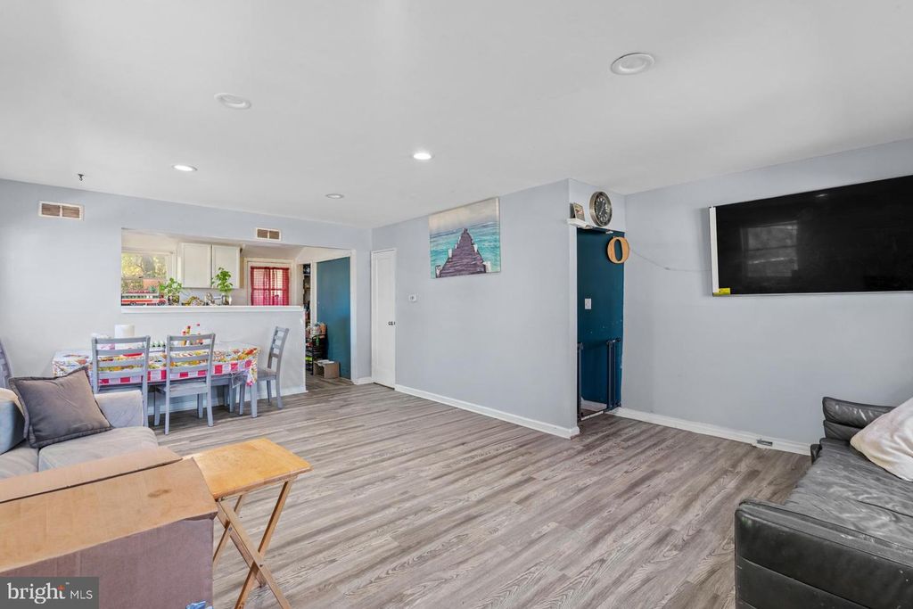 Image 17 of property listing at 6003 LONGFELLOW ST, Riverdale, MD 20737