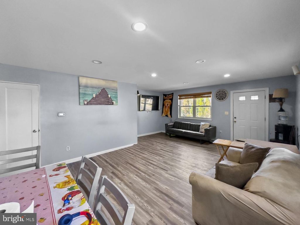 Image 18 of property listing at 6003 LONGFELLOW ST, Riverdale, MD 20737