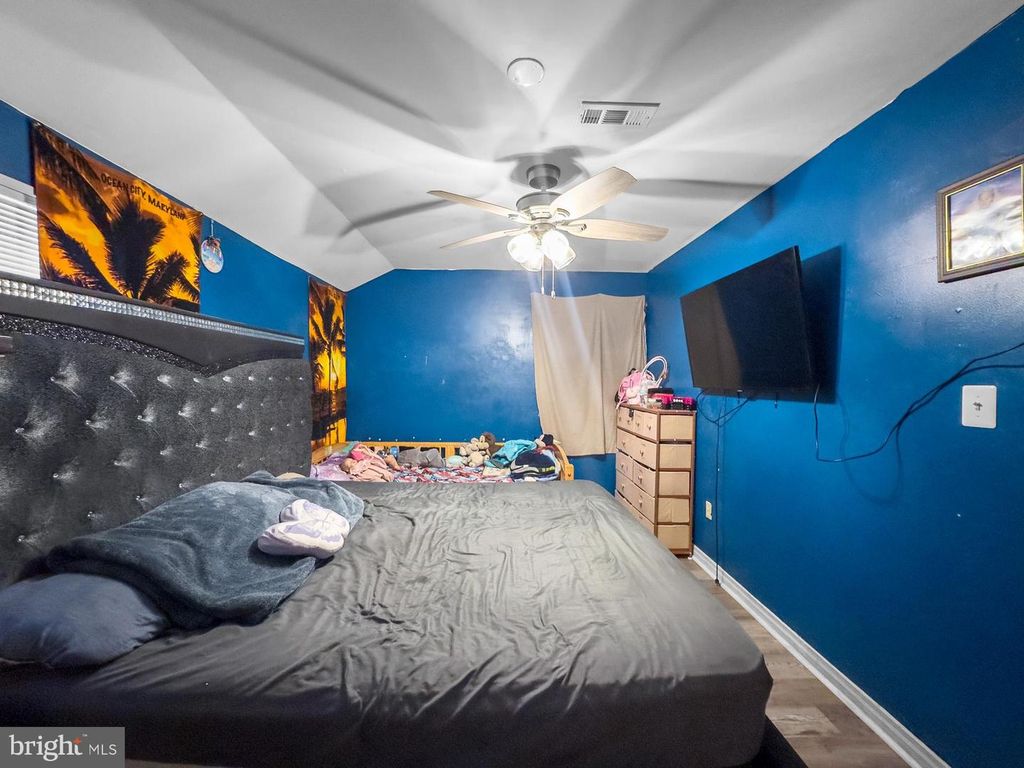 Image 6 of property listing at 6003 LONGFELLOW ST, Riverdale, MD 20737