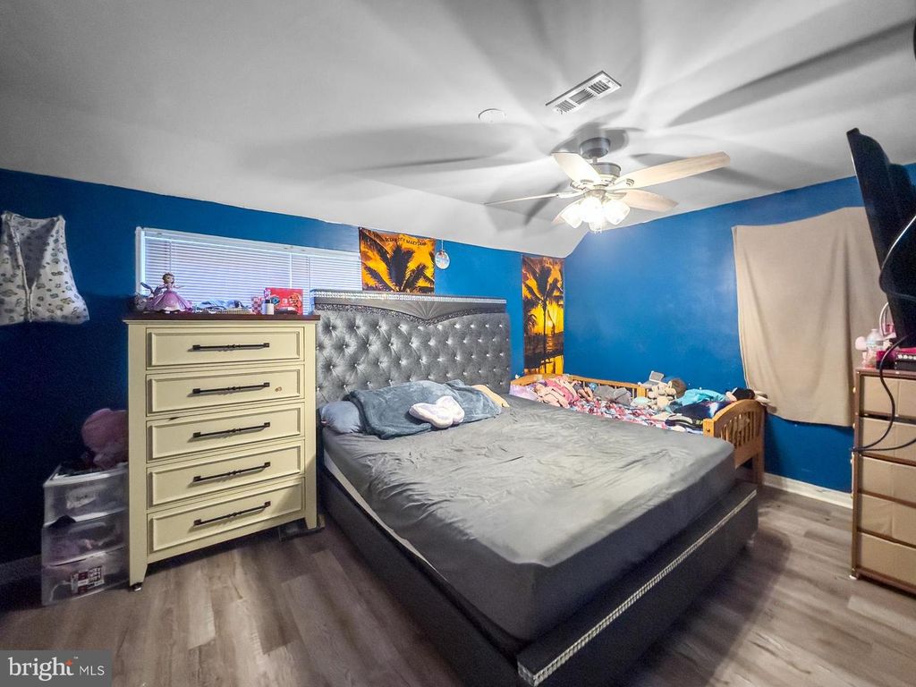 Image 7 of property listing at 6003 LONGFELLOW ST, Riverdale, MD 20737