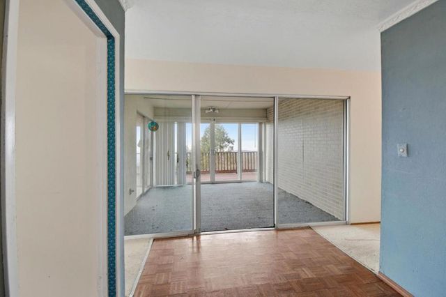 6077 Skyline Boulevard, Oakland, CA 94611